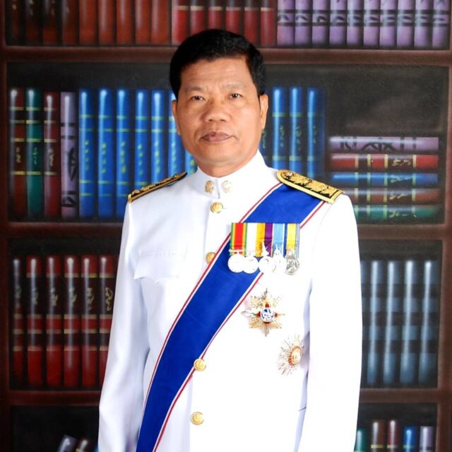 ดร.สมภูมิ บ่ายเที่ยง